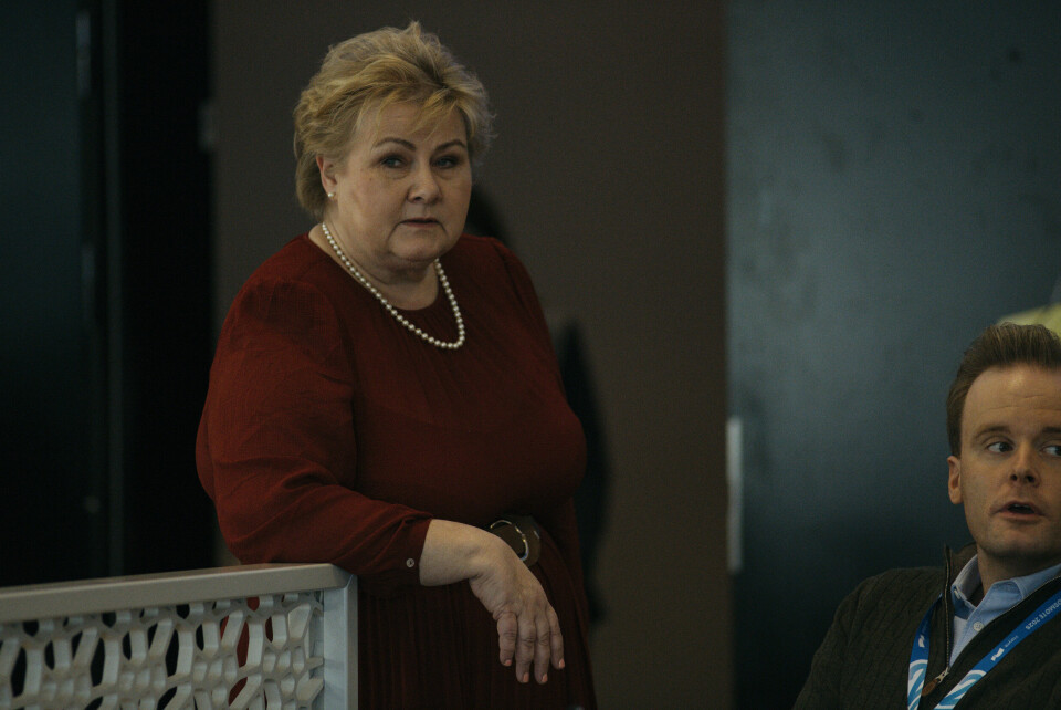 Spesielt for Høyre må det være irriterende å se hvordan Arbeiderpartiet tegner et bilde av at det nå er Ap, og bare dem, som redder landet, skriver Aslak Bonde. Her: Erna Solberg og kommunikasjonsjef Cato Husabø Fossen under Høyres landsmøte, Gardemoen, 21. mars. Erna Solberg og kommunikasjonsjef Cato Husabø Fossen på Høyres landsmøte på Thon Hotel ved Gardemoen, 21.03.2025.