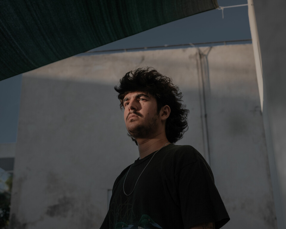 Ferdigsonet: Iddo Elam er jazzmusiker og politisk aktiv på venstresiden. Han mener det er en skam at ikke flere israelere er ute i gatene og protesterer mot krigen. – Det er viktig å vise regjeringen og resten av verden at folk flest her egentlig vil ha slutt på krigen. TEL AVIV, MAY 7, 2025: Iddo Elam, at The Left Bank headquarters
