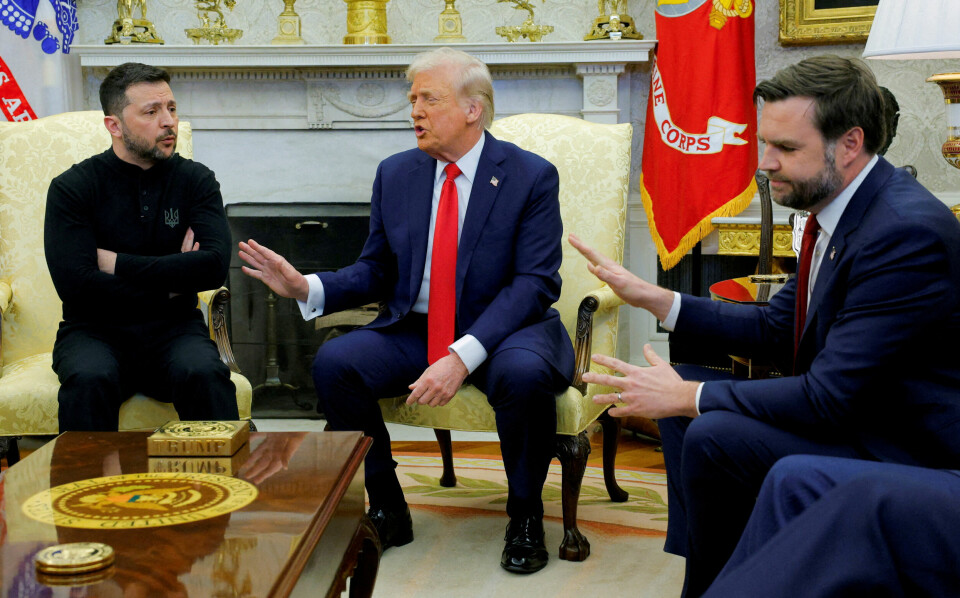 Ydmykelsens diplomati for åpent kamera: Om det skulle komme noe godt ut av møtet fredag, så er det at Trumps ydmykelse av en hardt prøvet krigspresident vil øke støtten til Ukraina i Europa, skriver Tove Gravdal. FILE PHOTO: U.S. President Donald Trump meets with Ukrainian President Volodymyr Zelenskiy as U.S. Vice President JD Vance reacts at the White House in Washington, D.C., U.S., February 28, 2025. REUTERS/Brian Snyder/File Photo
