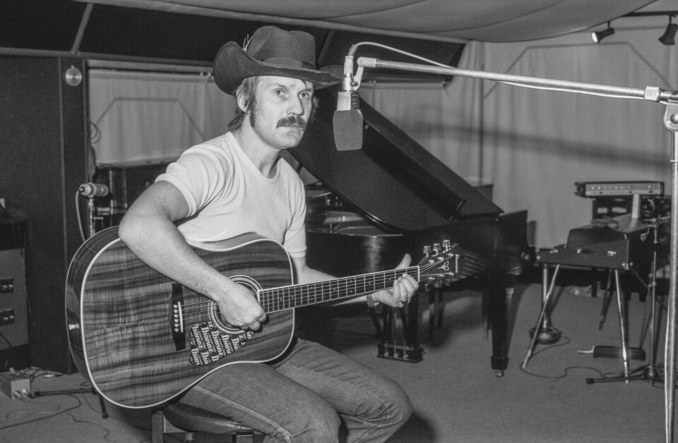 En plaget trubadur: Filmen om Håkon Banken (1949-2018) skiller seg ut i musikkdokumentarjungelen, gjennom å handle like mye om menneskene som er blitt berørt av musikken som artisten. Banken solgte mer enn en halv million plater, men var likevel ukjent for de fleste utenfor dansebandmiljøet. s