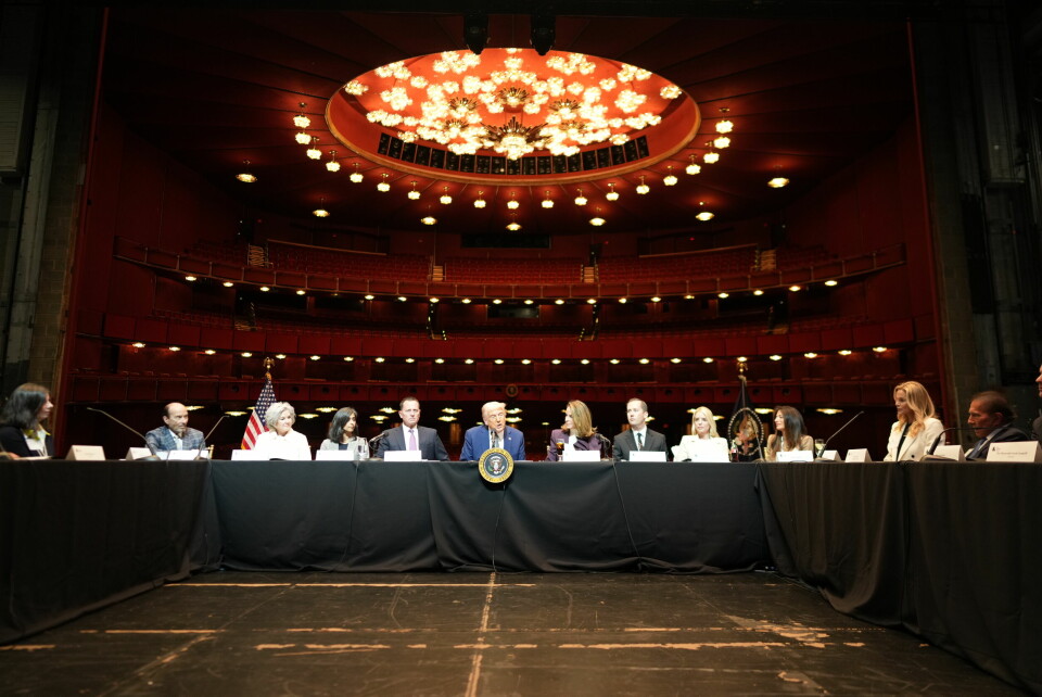 Trumps skadefryd: Kennedy Center er en av kulturinstitusjonene som er blitt utsatt for presidentens revansjistiske stunt. Her: Donald Trump har innsatt seg selv som styreformann i Kennedy Center, Washington 17. mars. .