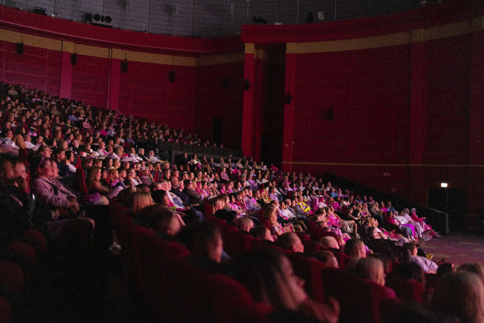 På kino: «Vi trenger å gjenoppdage kinoens oppmerksomme blikk. Å lære oss å se film på nytt», mener Ulrik Eriksen. Her er det førpremiere på filmen «Barbie» på Colosseum kino i 2023. -