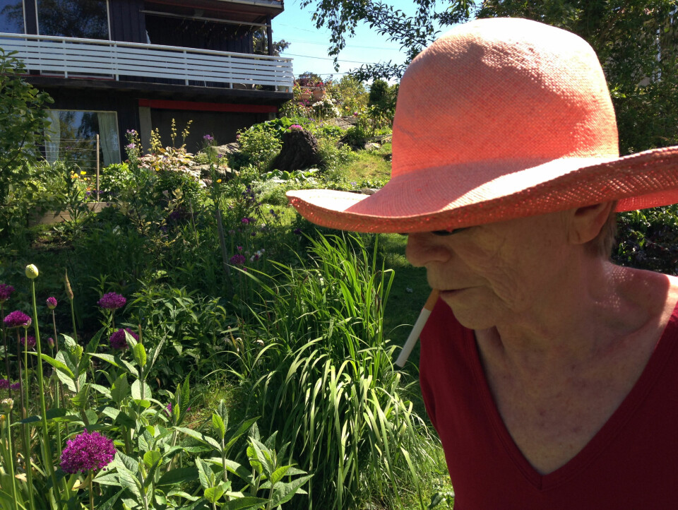 Lang og engasjert kunstnerkarriere: Gjennom over femti år sto Elisabeth Haarr på barrikadene for tekstilkunstens rettigheter, for kvinnekamp og sosial rettferdighet. Her: Haarr fotografert i 2016. Elisabeth Haarr, 2016
